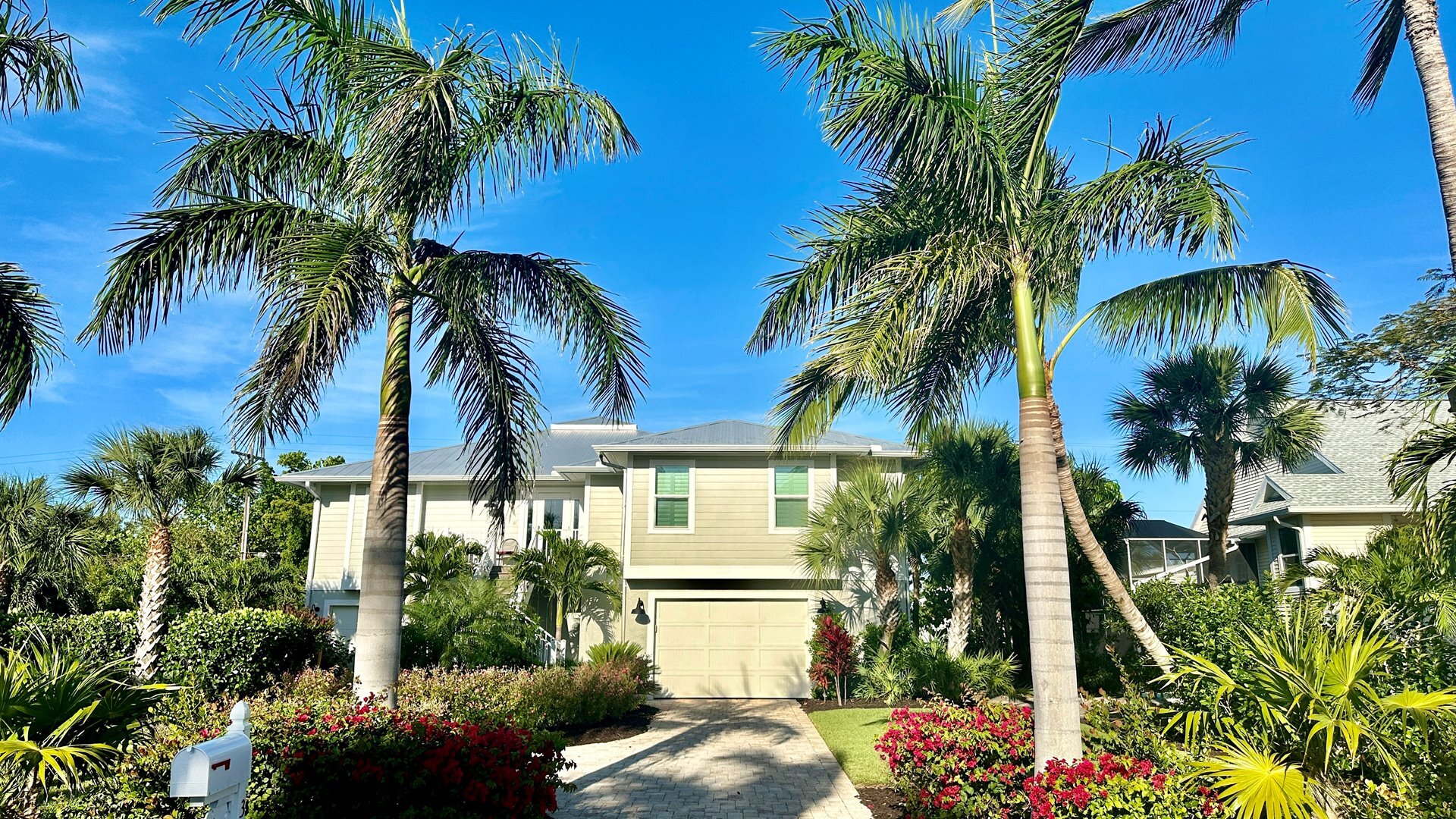 Sea Babe! Near beach, lighthouse. Sleeps 8.